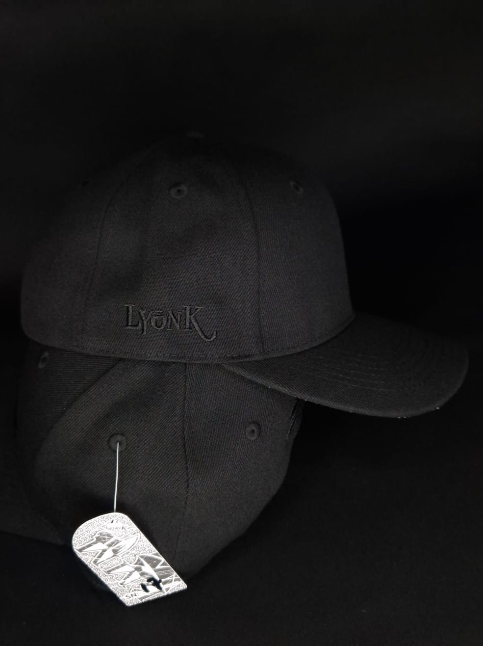 Curved Visor Cap Embroidery Black Minimalist