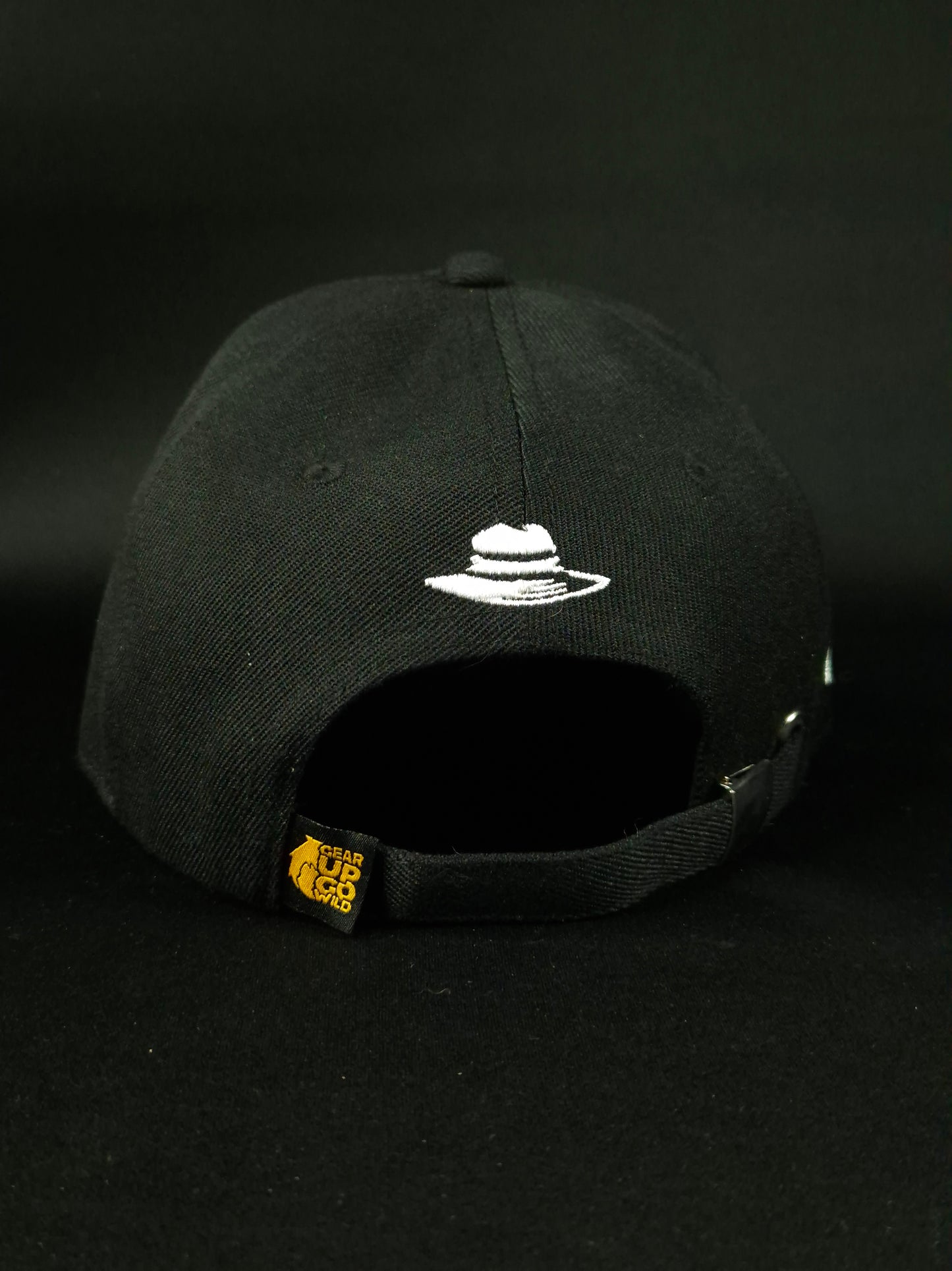 Curved visor cap Big logo Embroidery White