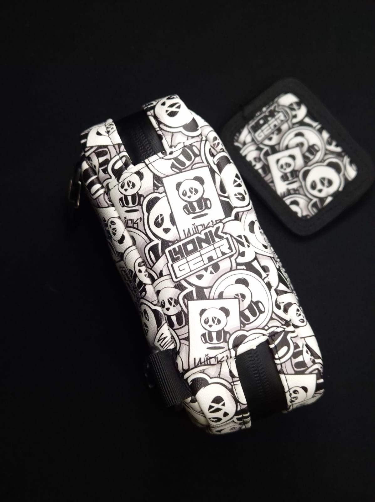 Ready to ship - Weekender - Stickerbomb Wick´D